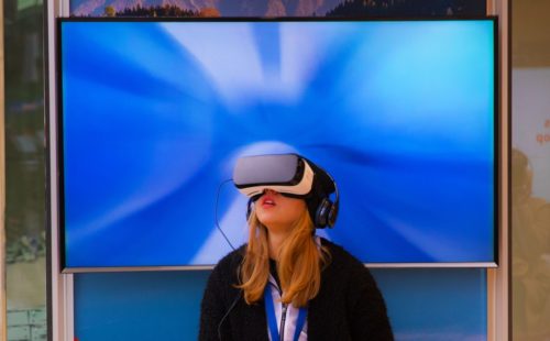 berlin-woman-virtual-reality